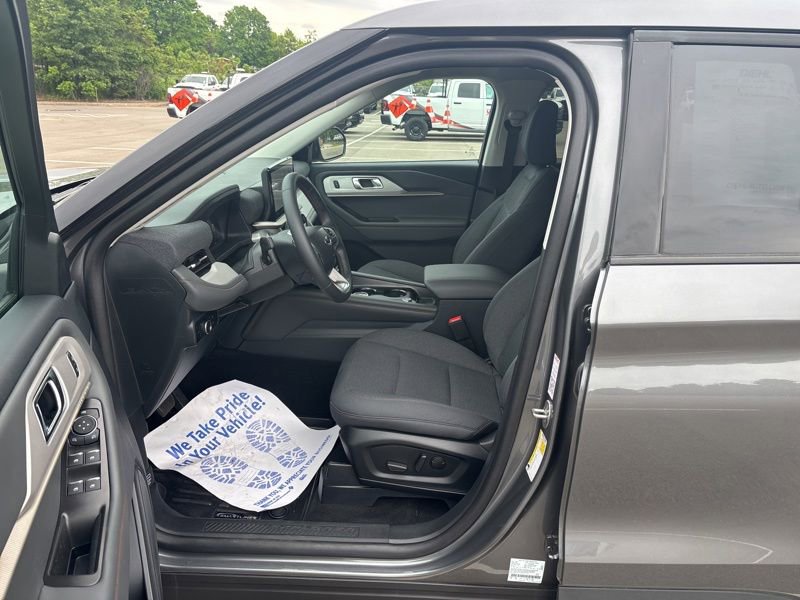 Used 2025 Ford Explorer Active AWD/4WD image 30