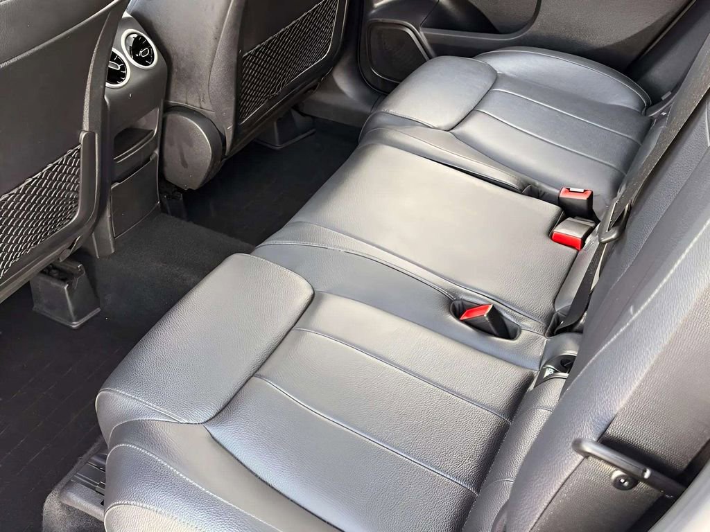 Used 2021 Mercedes-Benz GLB 250 4MATIC w/ Premium Package image 12