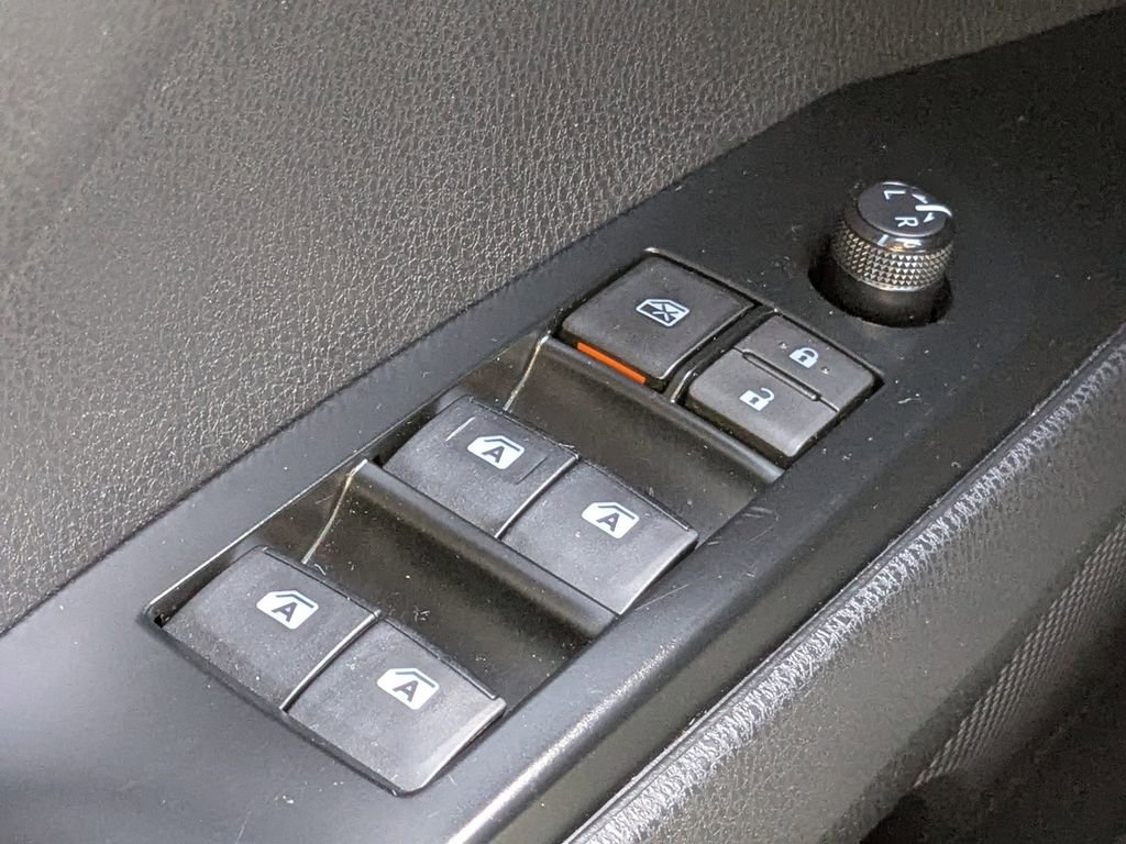 Used 2020 Toyota Camry SE w/ Moonroof Package image 23