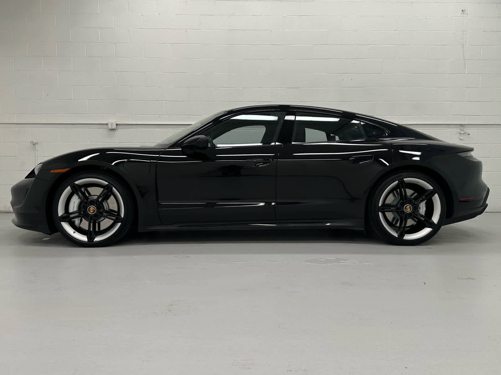 Used 2021 Porsche Taycan Turbo image 3