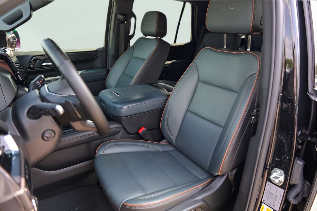 Used 2025 GMC Yukon AT4 w/ AT4 Premium Package AWD/4WD image 10