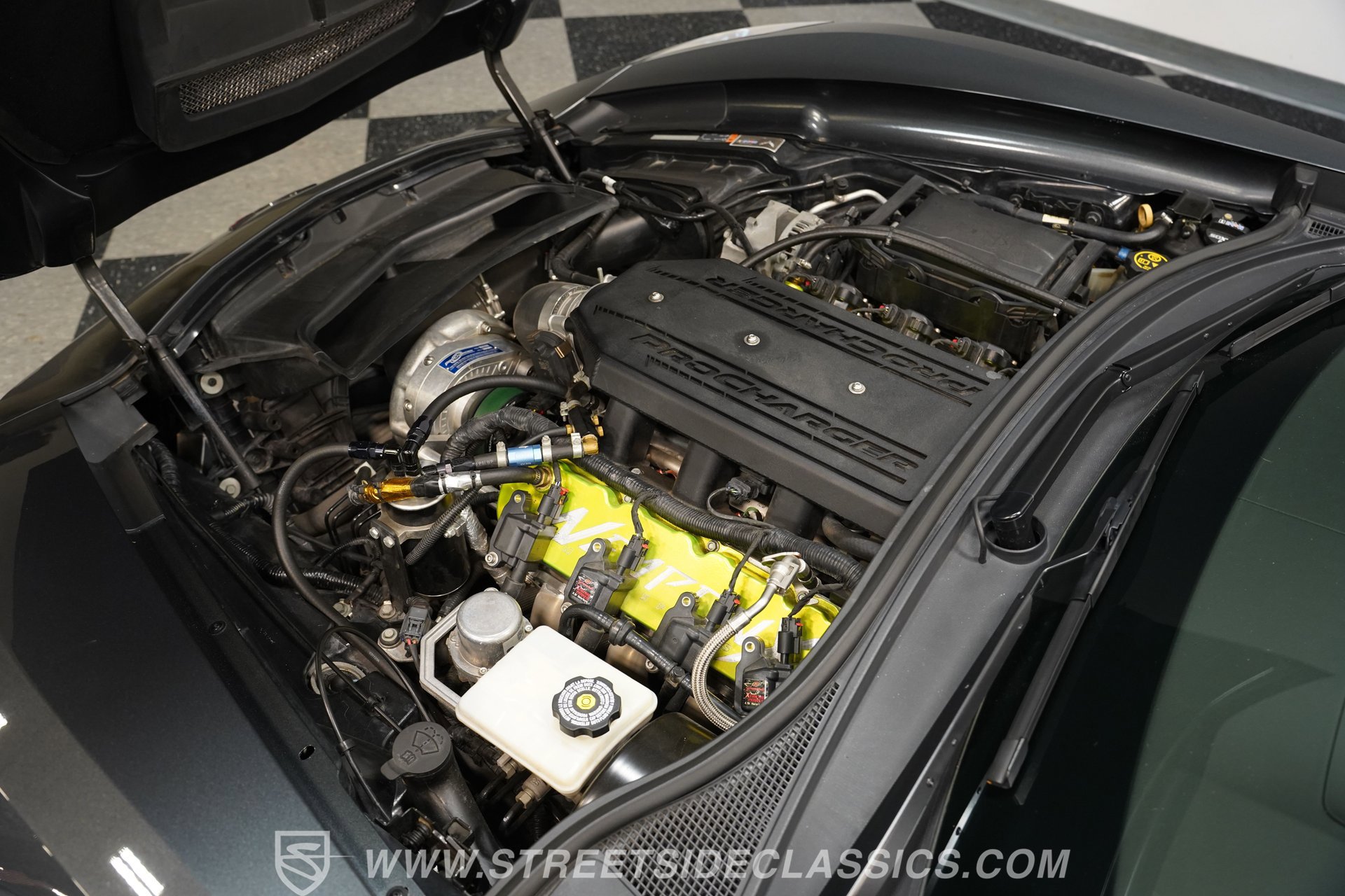 Used 2017 Chevrolet Corvette Stingray Coupe w/ Carbon Flash Badge Package image 31