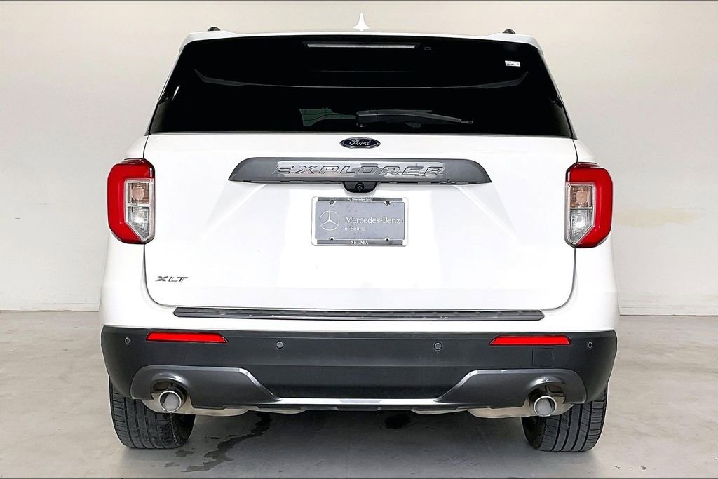 Used 2021 Ford Explorer XLT w/ Equipment Group 202A RWD image 4