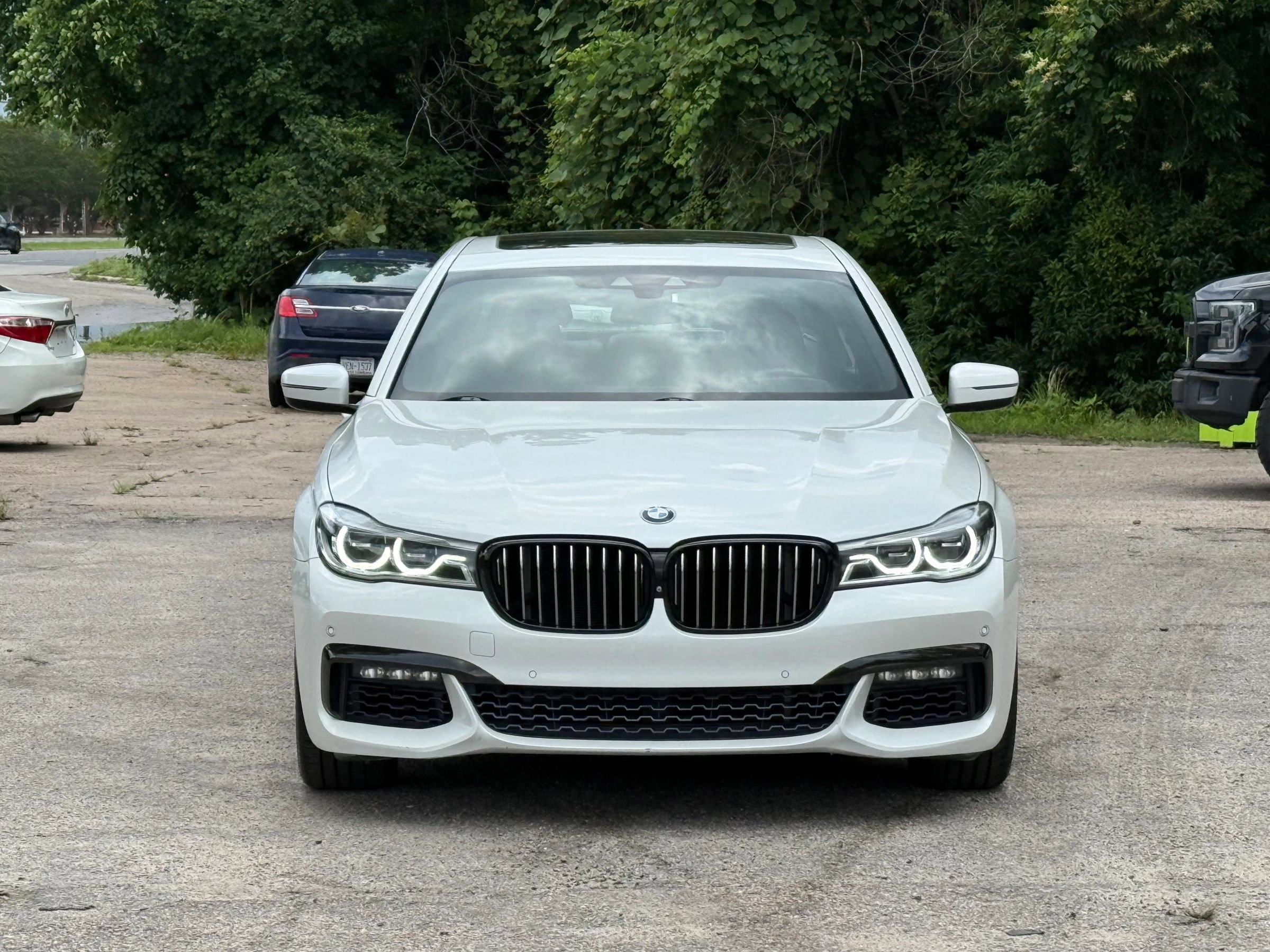 Used 2017 BMW 750i RWD image 3