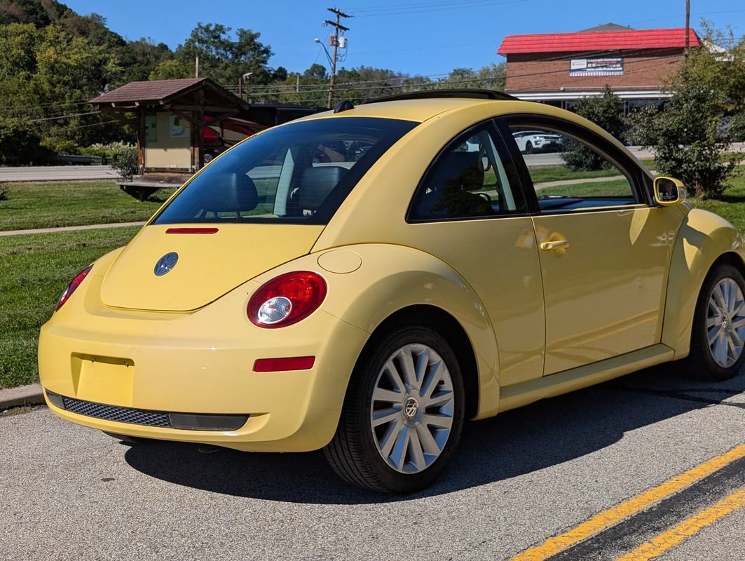 Used 2008 Volkswagen Beetle SE FWD image 7