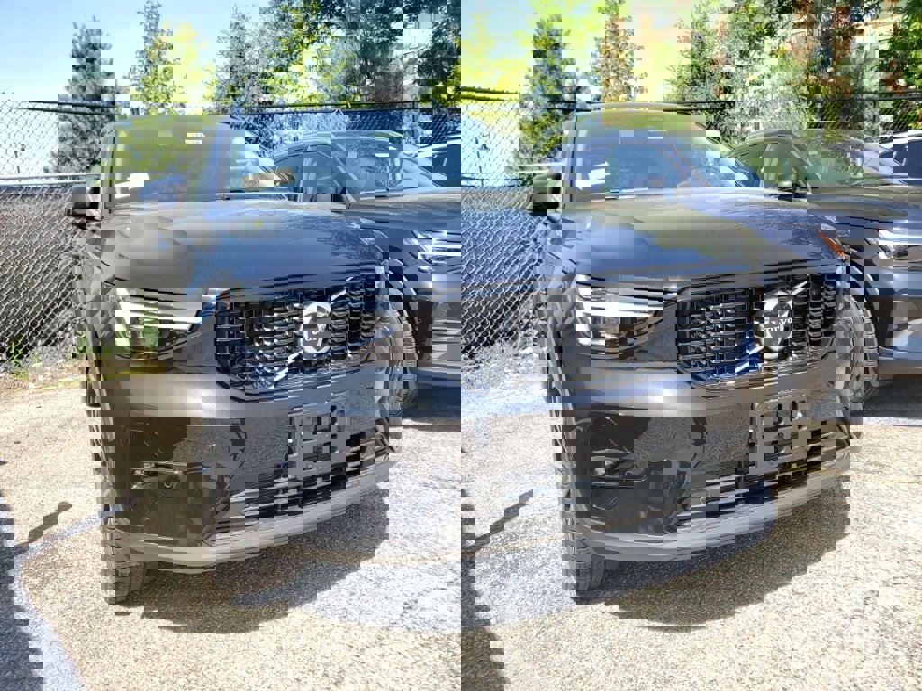 New 2025 Volvo XC40 B5 Ultra w/ Climate Package image 2