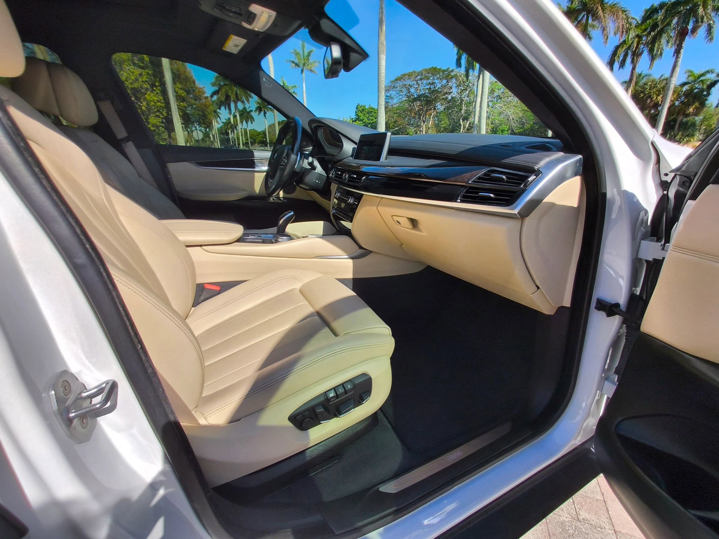 Used 2018 BMW X6 xDrive50i w/ Premium Package image 32