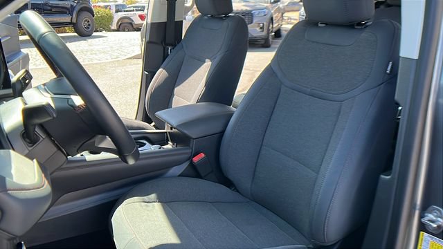 Used 2025 Ford Explorer Active RWD image 18