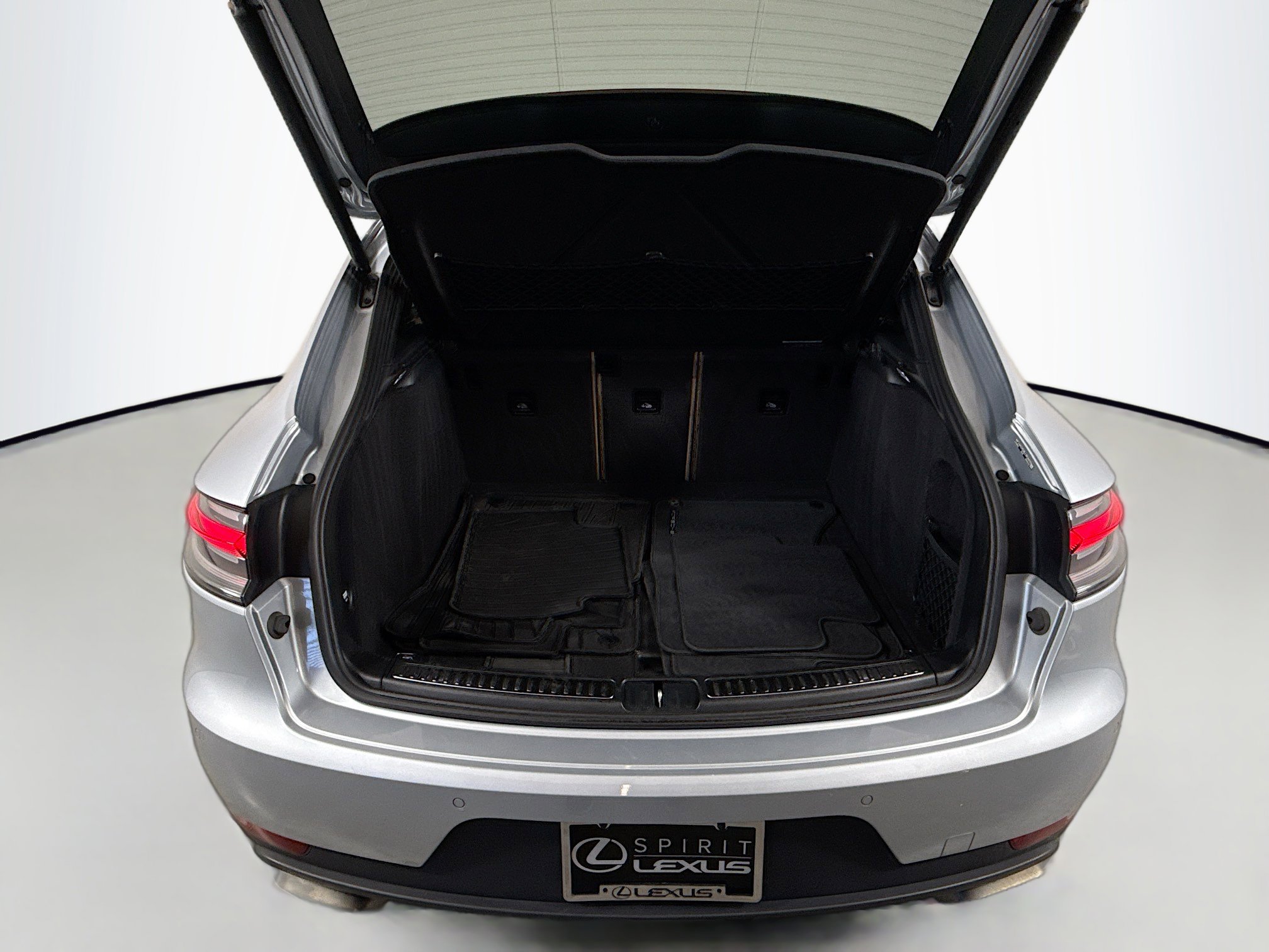 Used 2020 Porsche Macan Base image 26