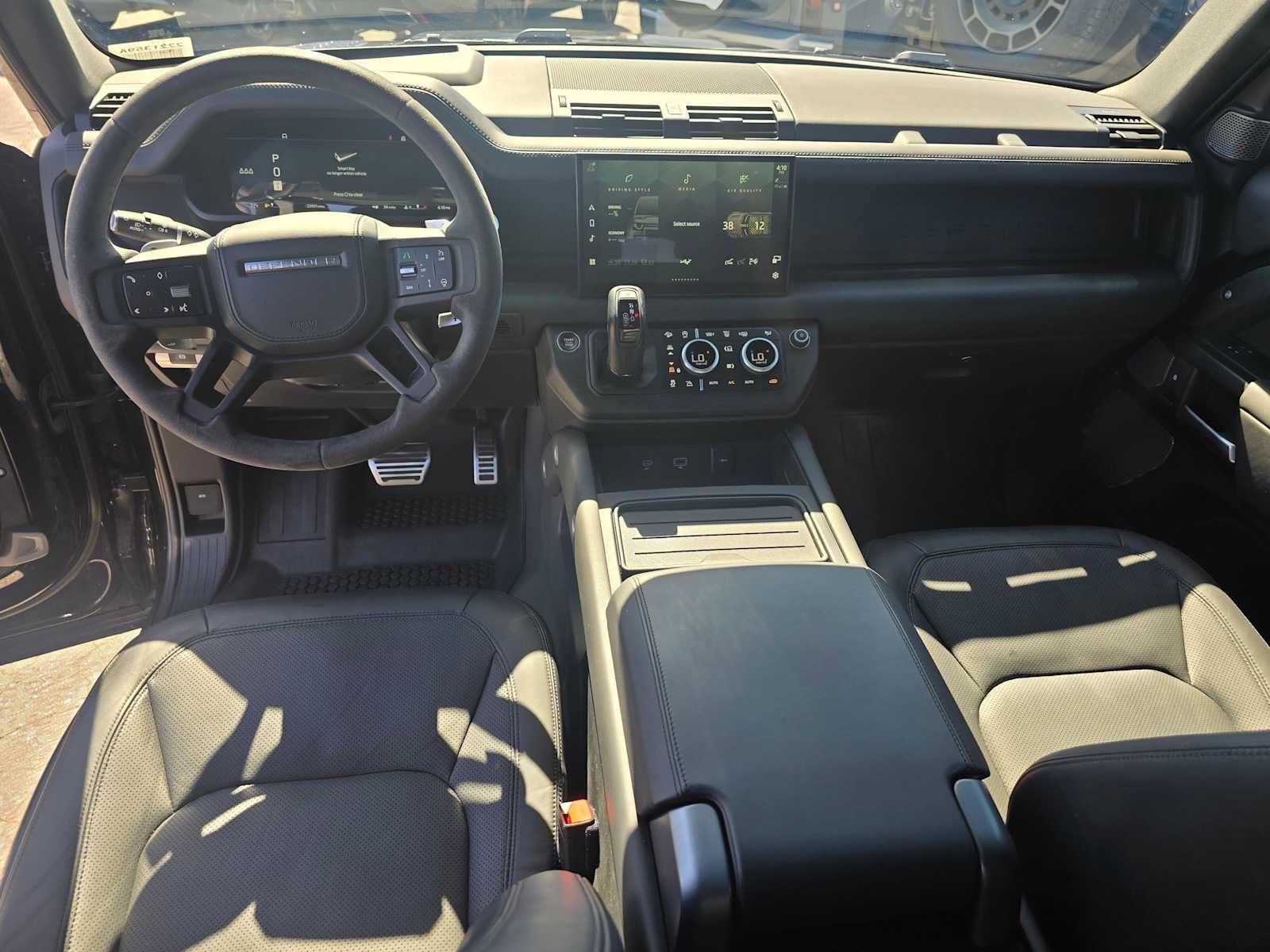 Used 2023 Land Rover Defender 110 V8 AWD/4WD image 19