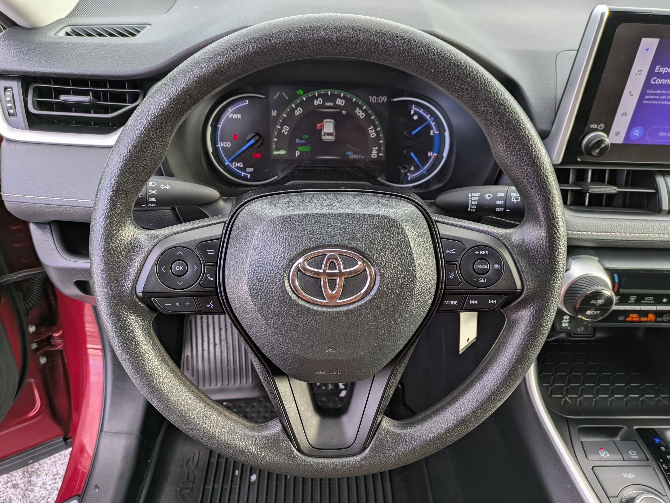 Used 2024 Toyota RAV4 LE image 9