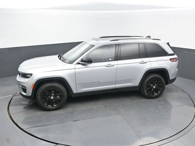 Used 2022 Jeep Grand Cherokee Limited image 47