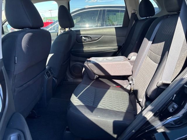 Used 2018 Nissan Rogue SV image 9