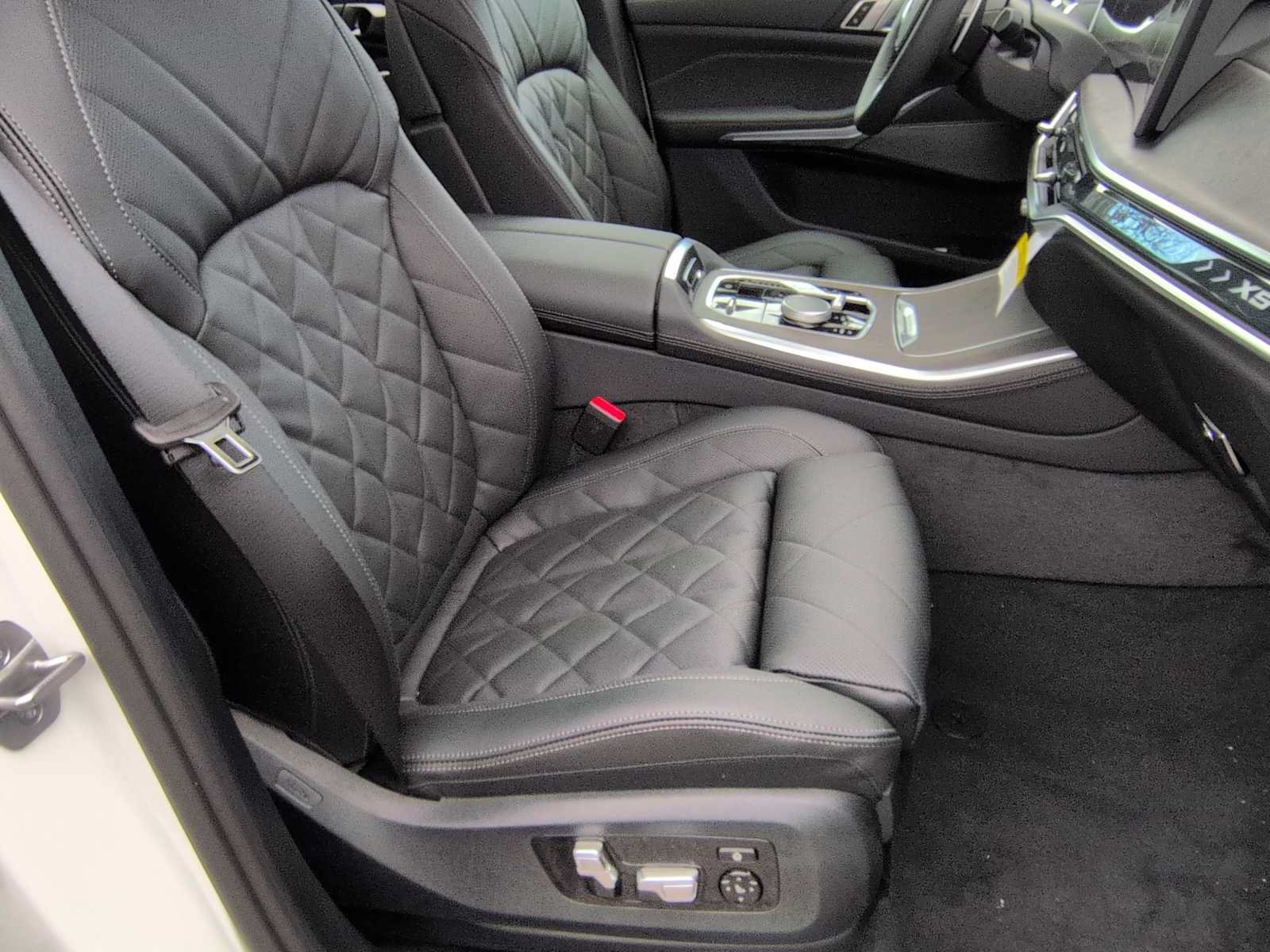 Used 2026 BMW X5 xDrive50e w/ M Sport Package AWD/4WD image 24