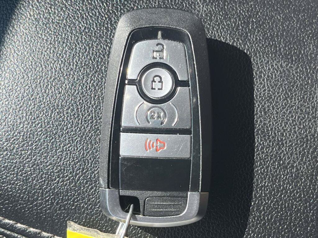 Used 2022 Ford Escape SE w/ SE Sport Appearance Package AWD/4WD image 4