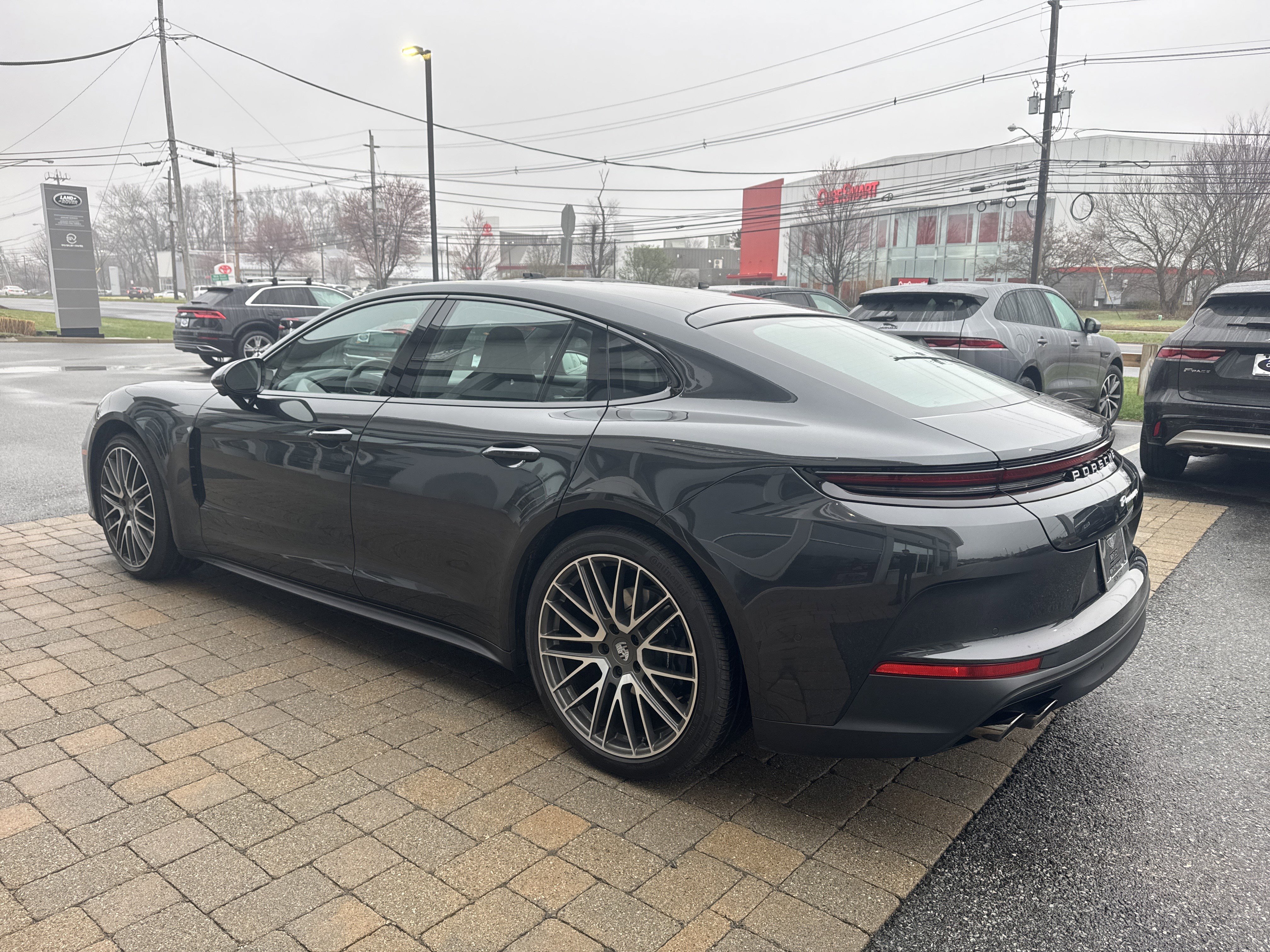 Used 2024 Porsche Panamera image 3