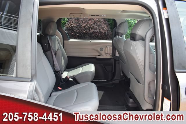 Used 2023 Toyota Sienna XLE FWD image 26