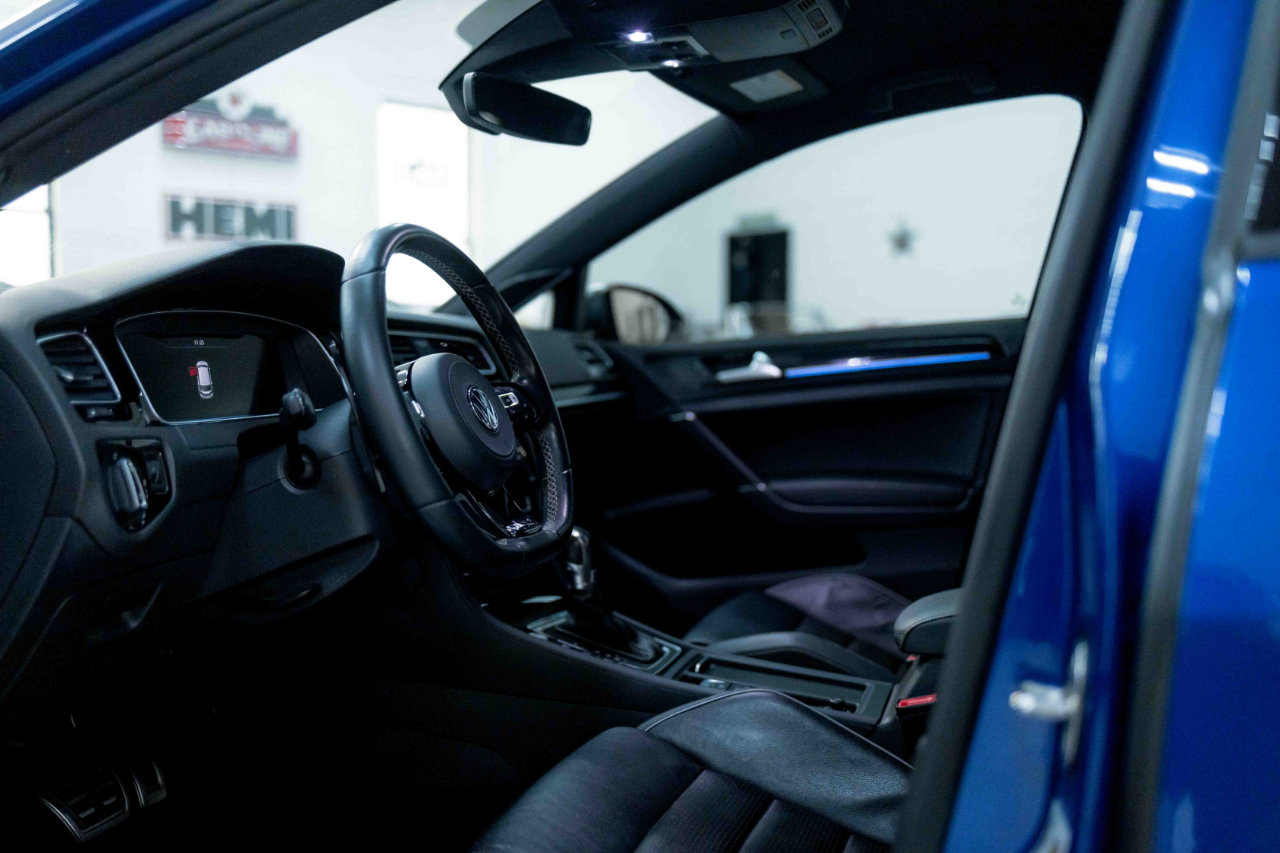 Used 2018 Volkswagen Golf R DCS and Navigation 7A image 2