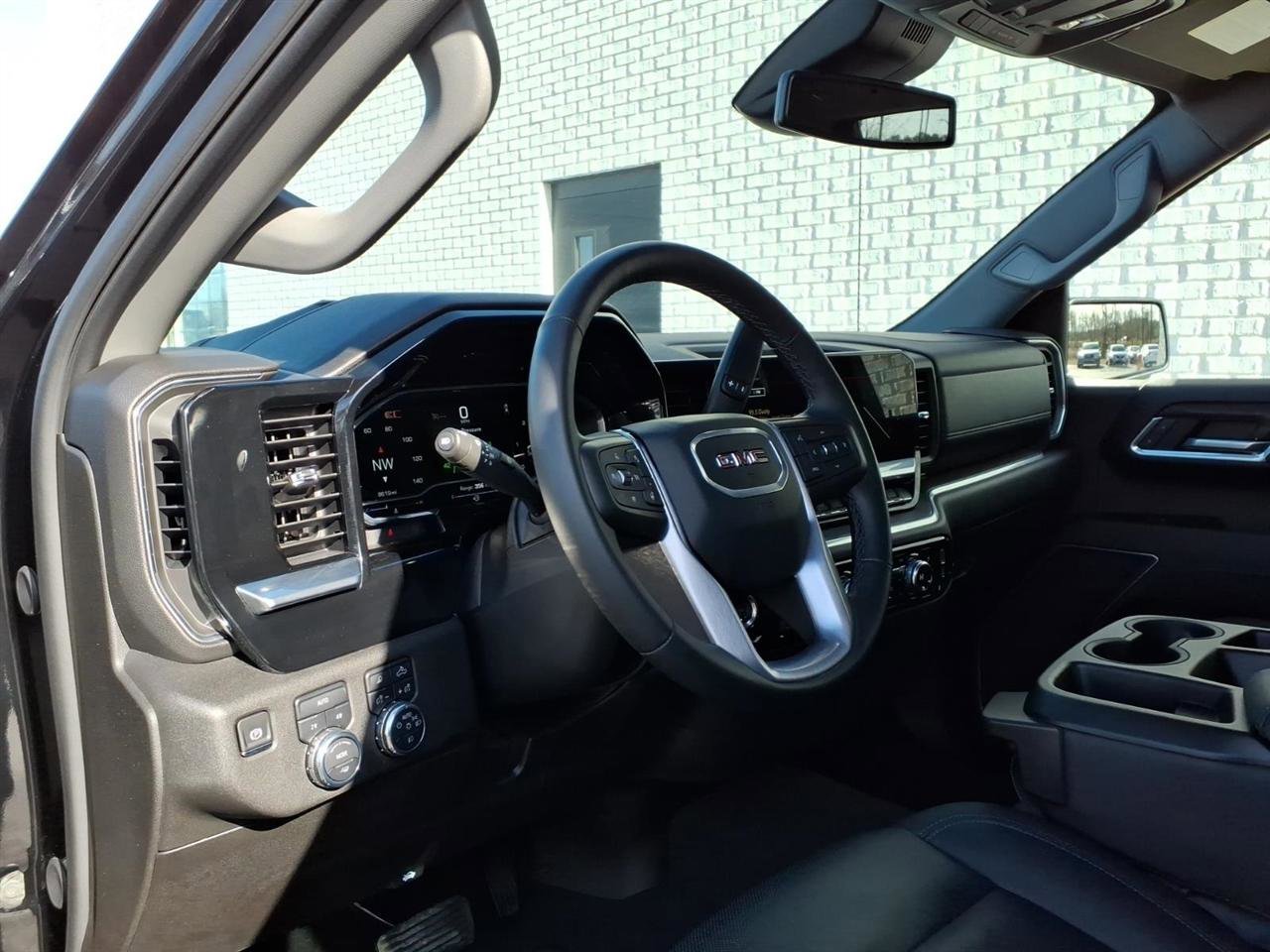 Used 2025 GMC Sierra 1500 SLT image 5