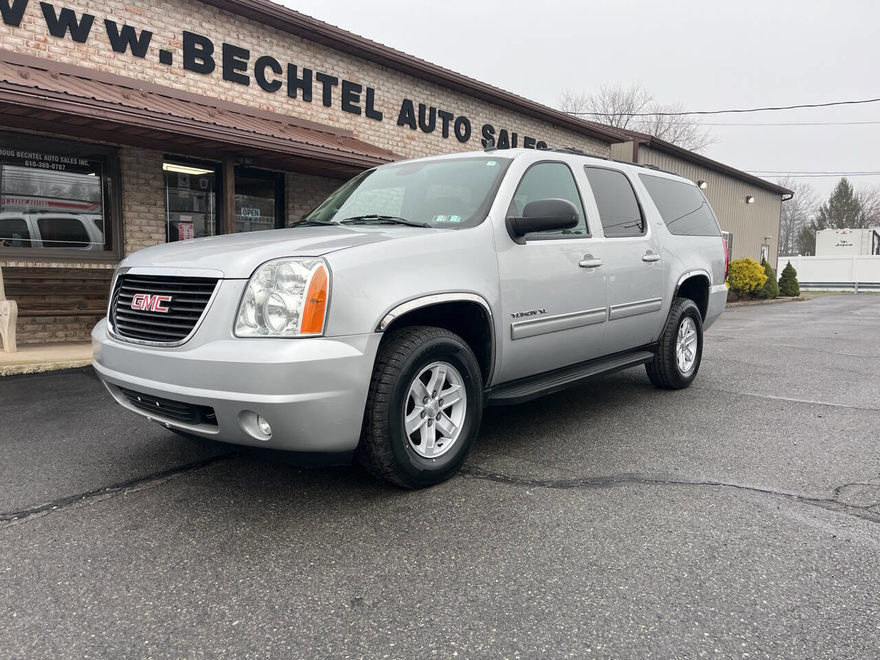 Used 2014 GMC Yukon XL SLT AWD/4WD image 2