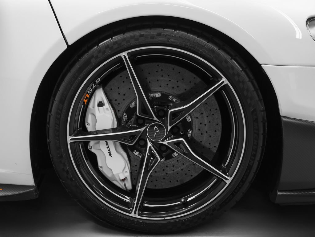 Used 2016 McLaren 675LT Spider RWD image 13