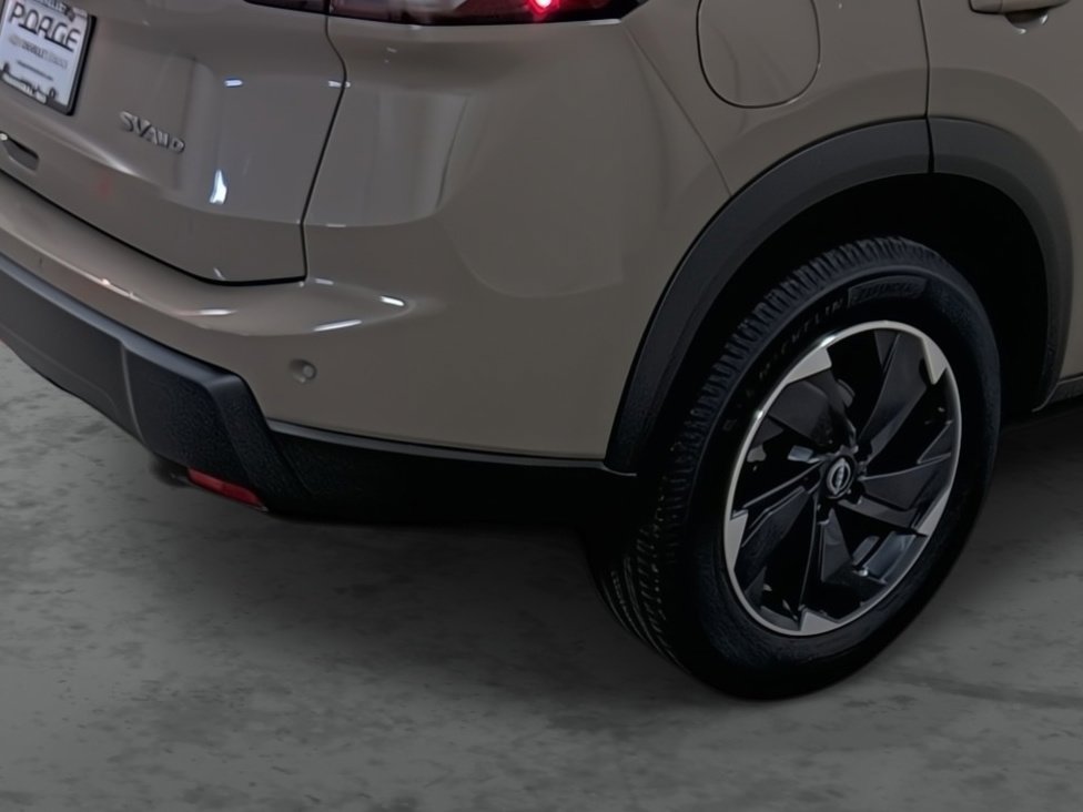 Used 2024 Nissan Rogue SV image 12