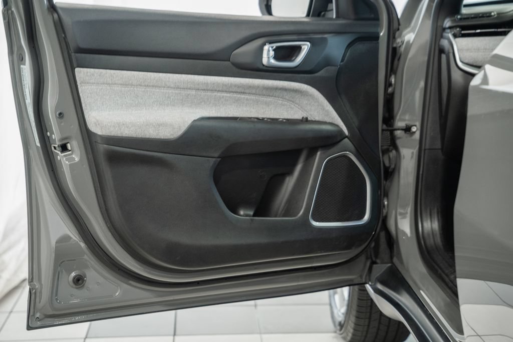Certified 2023 Jeep Compass Latitude AWD/4WD image 41