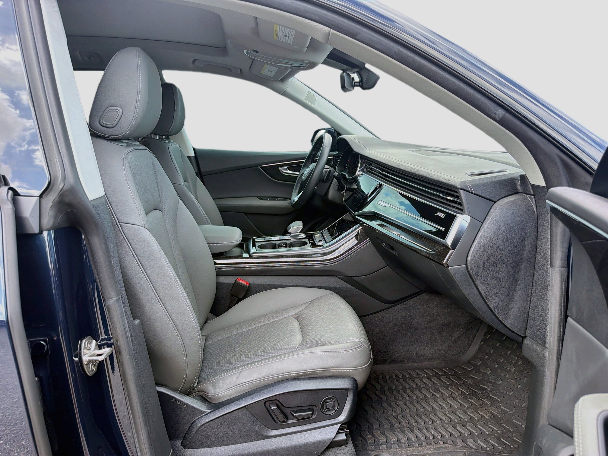 Used 2024 Audi Q8 Premium Plus AWD/4WD image 15