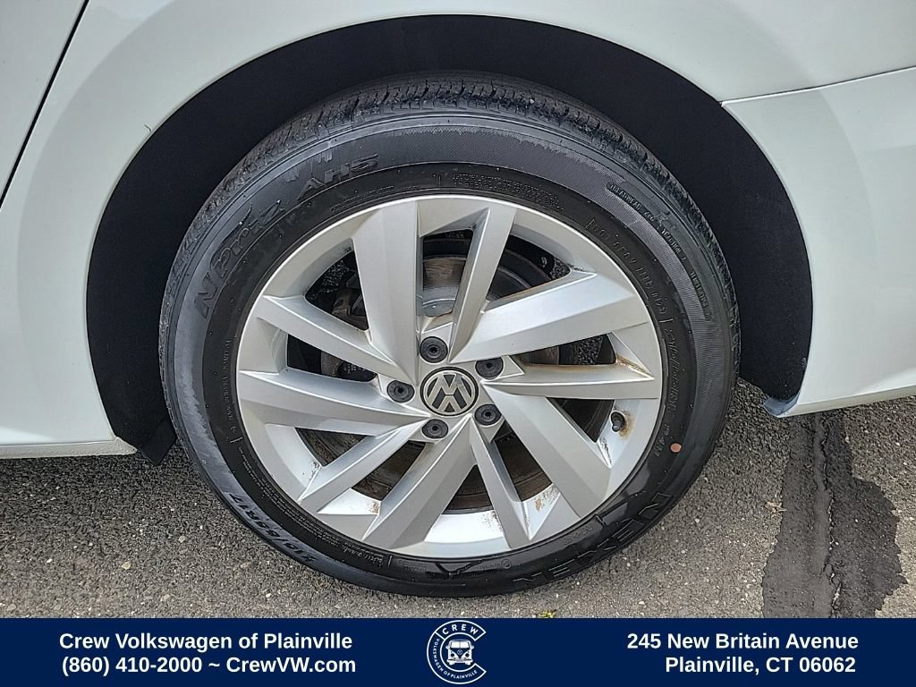 Used 2018 Volkswagen Passat 2.0T SE FWD image 19