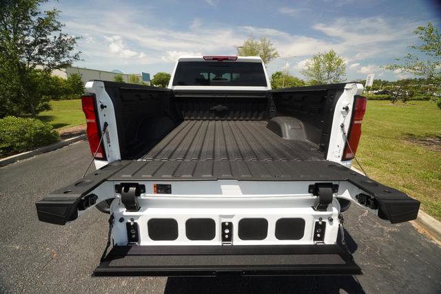 Used 2026 Chevrolet Silverado 2500 ZR2 AWD/4WD image 12