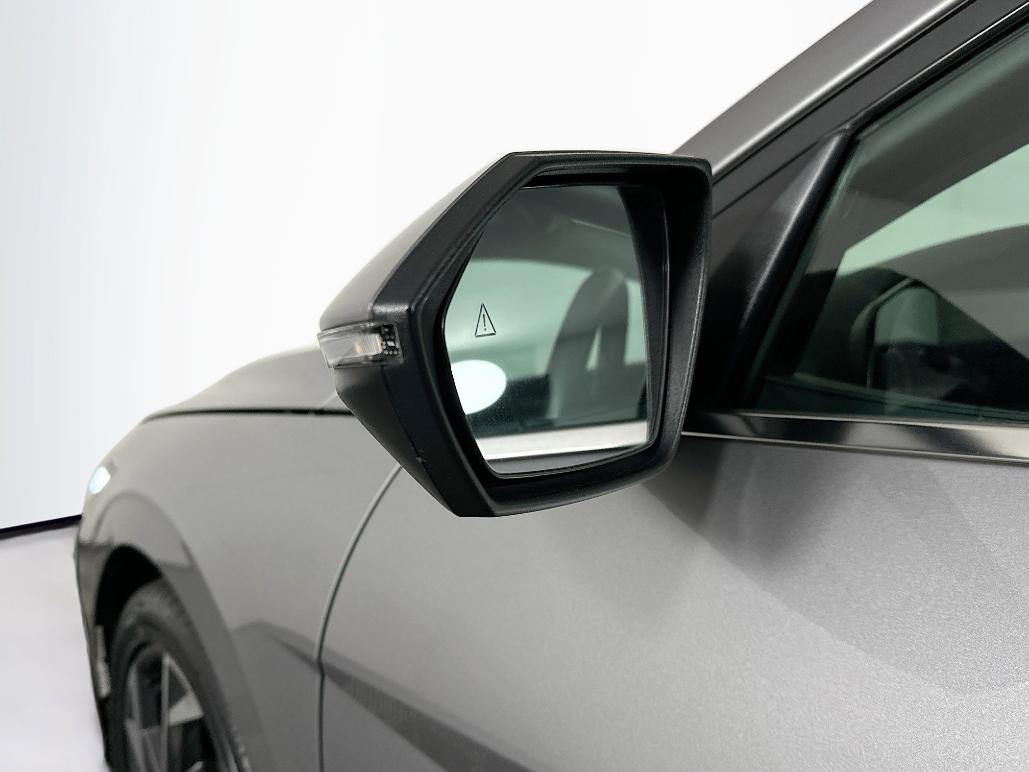 Used 2025 Hyundai Elantra Limited image 16