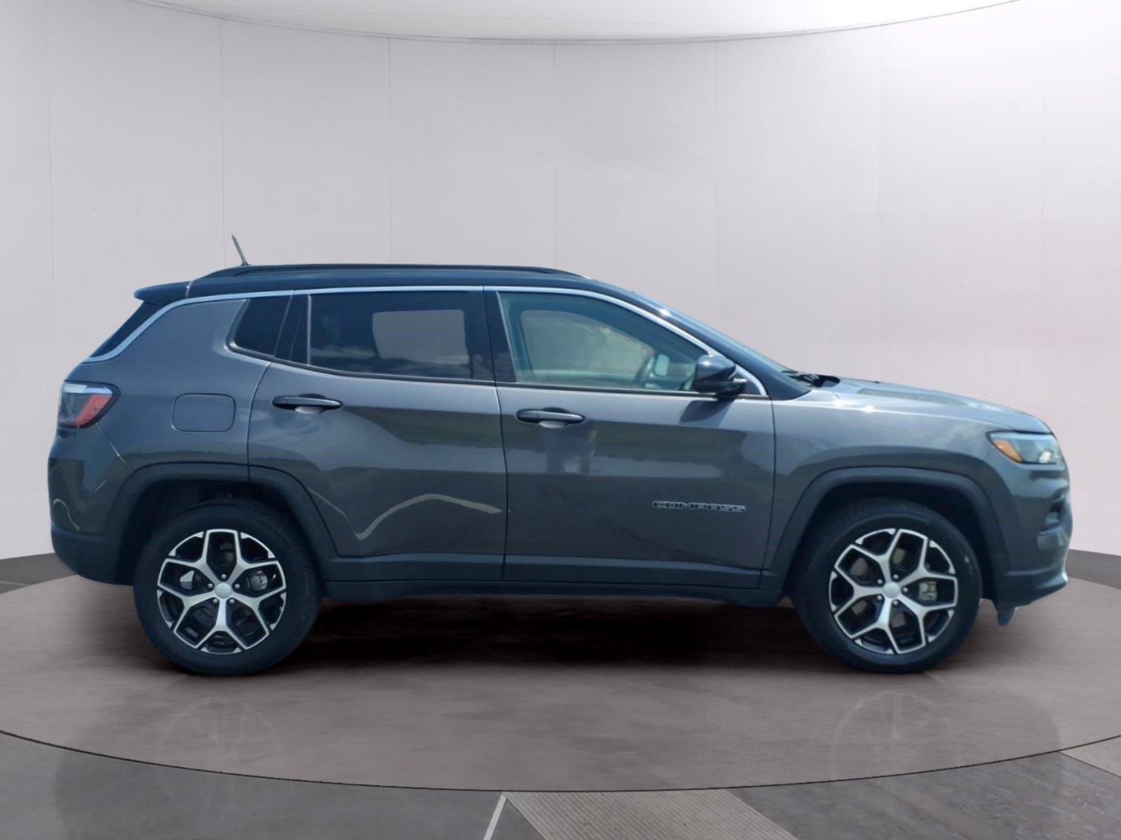 Used 2024 Jeep Compass Limited AWD/4WD image 8