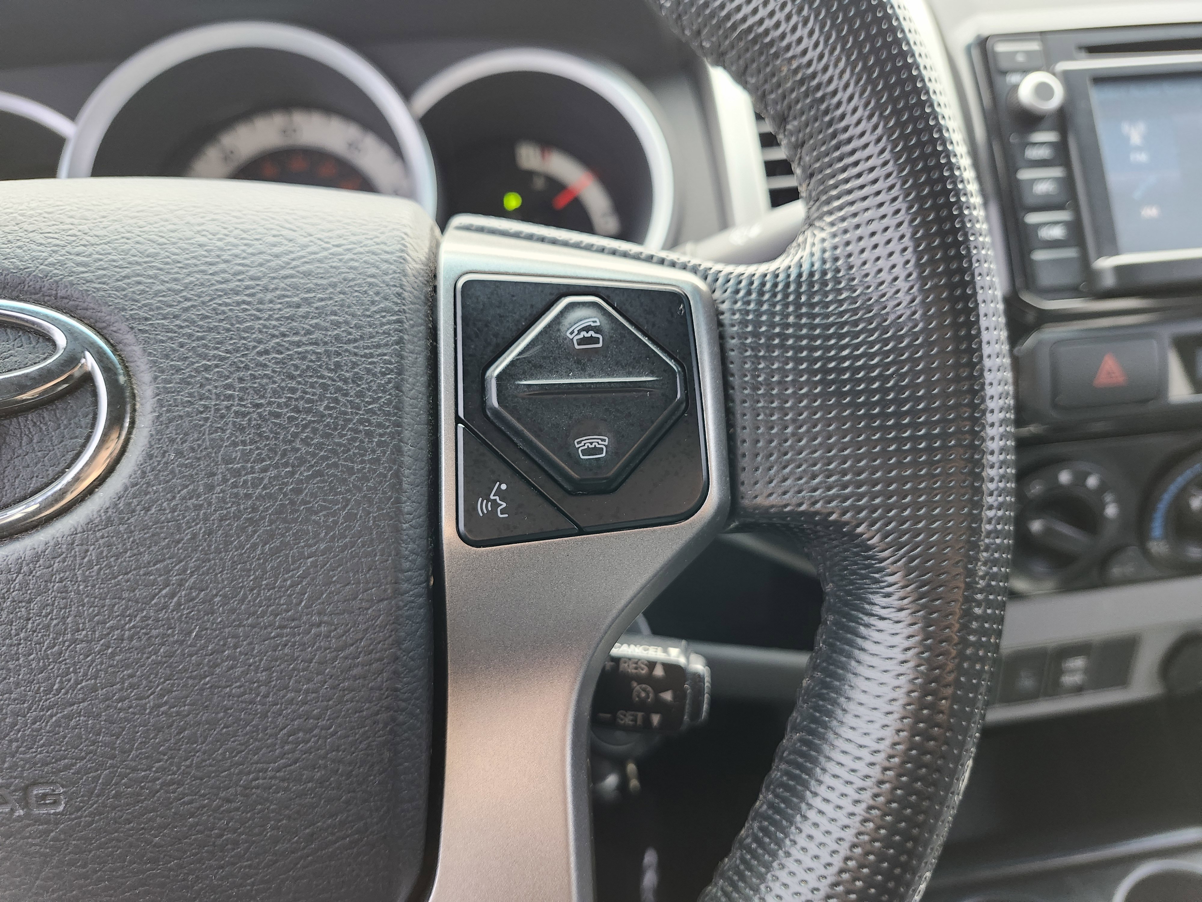 Used 2014 Toyota Tacoma 4x4 Double Cab w/ TRD Off-Road Package image 31