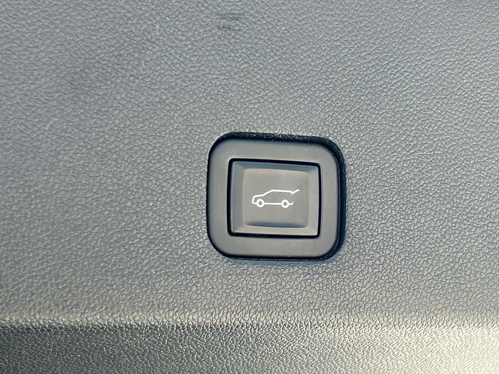 Certified 2023 Cadillac XT6 Premium Luxury AWD/4WD image 13
