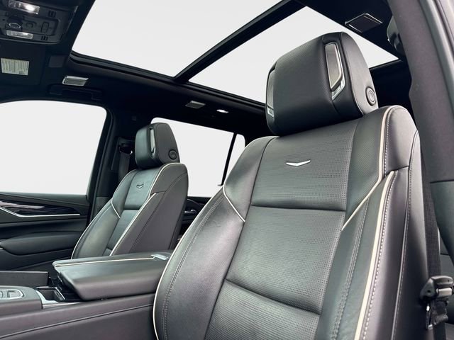 Certified 2022 Cadillac Escalade Sport w/ Touring Package image 17