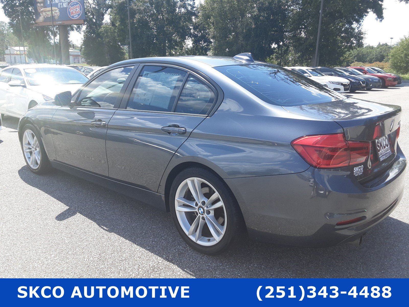 Used 2018 BMW 320i Sedan RWD image 3