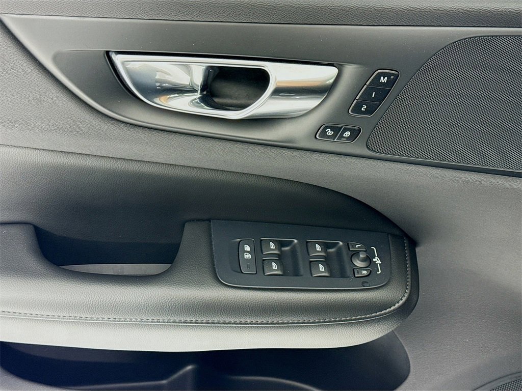 Used 2022 Volvo S60 T8 R-Design Expression w/ Premium Package image 11