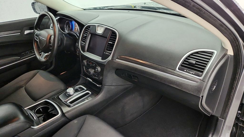 Used 2021 Chrysler 300 Touring w/ Chrome Appearance Package image 23