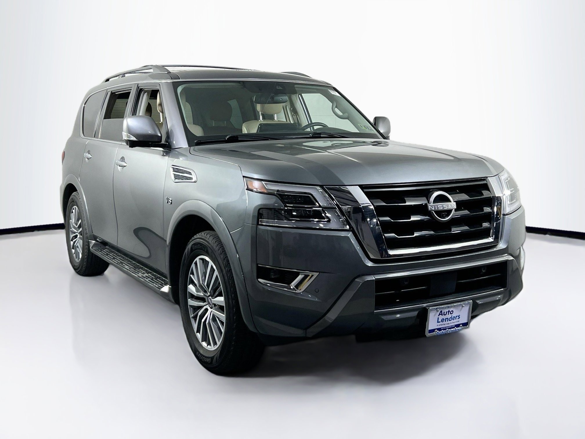 Used 2022 Nissan Armada SL w/ Captain's Chairs Package image 3