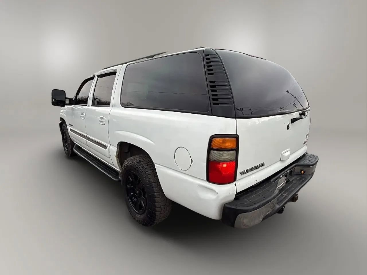 Used 2005 GMC Yukon XL SLT w/ SLT Preferred Equipment Group image 3