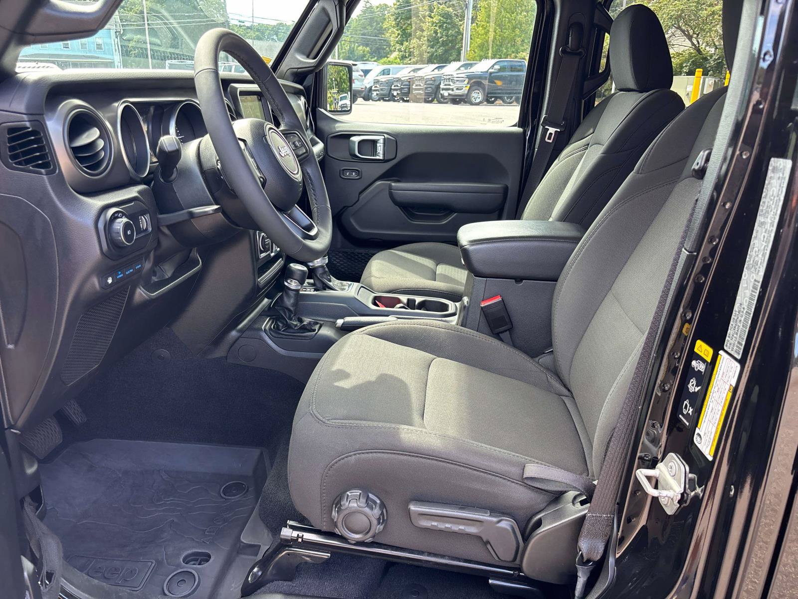 Used 2023 Jeep Wrangler Unlimited w/ Cold Weather Group AWD/4WD image 10