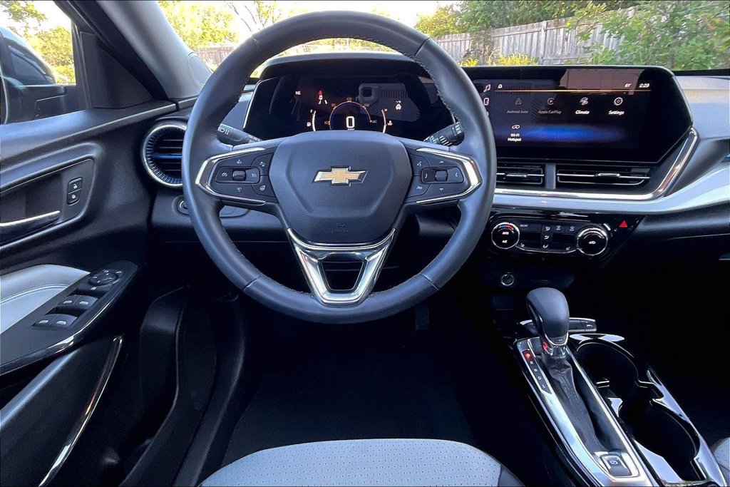 Used 2025 Chevrolet Trax LT w/ Driver Confidence Package FWD image 5