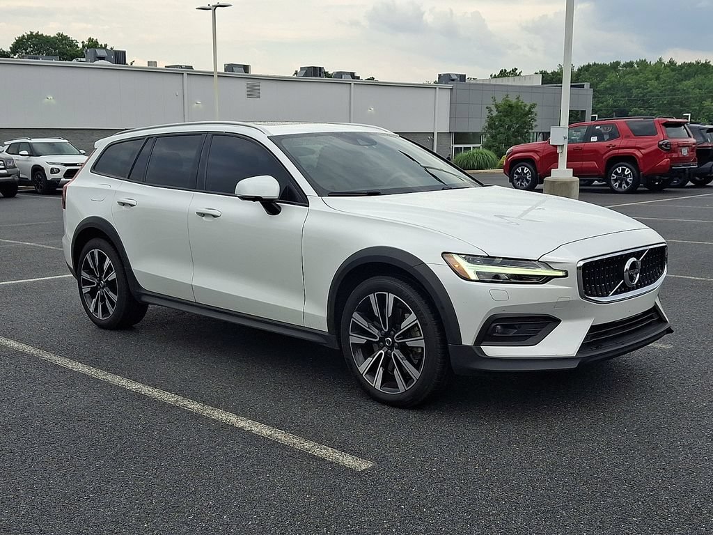 Used 2020 Volvo V60 T5 Cross Country w/ Protection Package AWD/4WD image 3