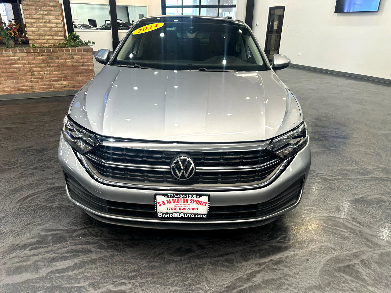 Used 2024 Volkswagen Jetta SE w/ Panoramic Sunroof Package image 2