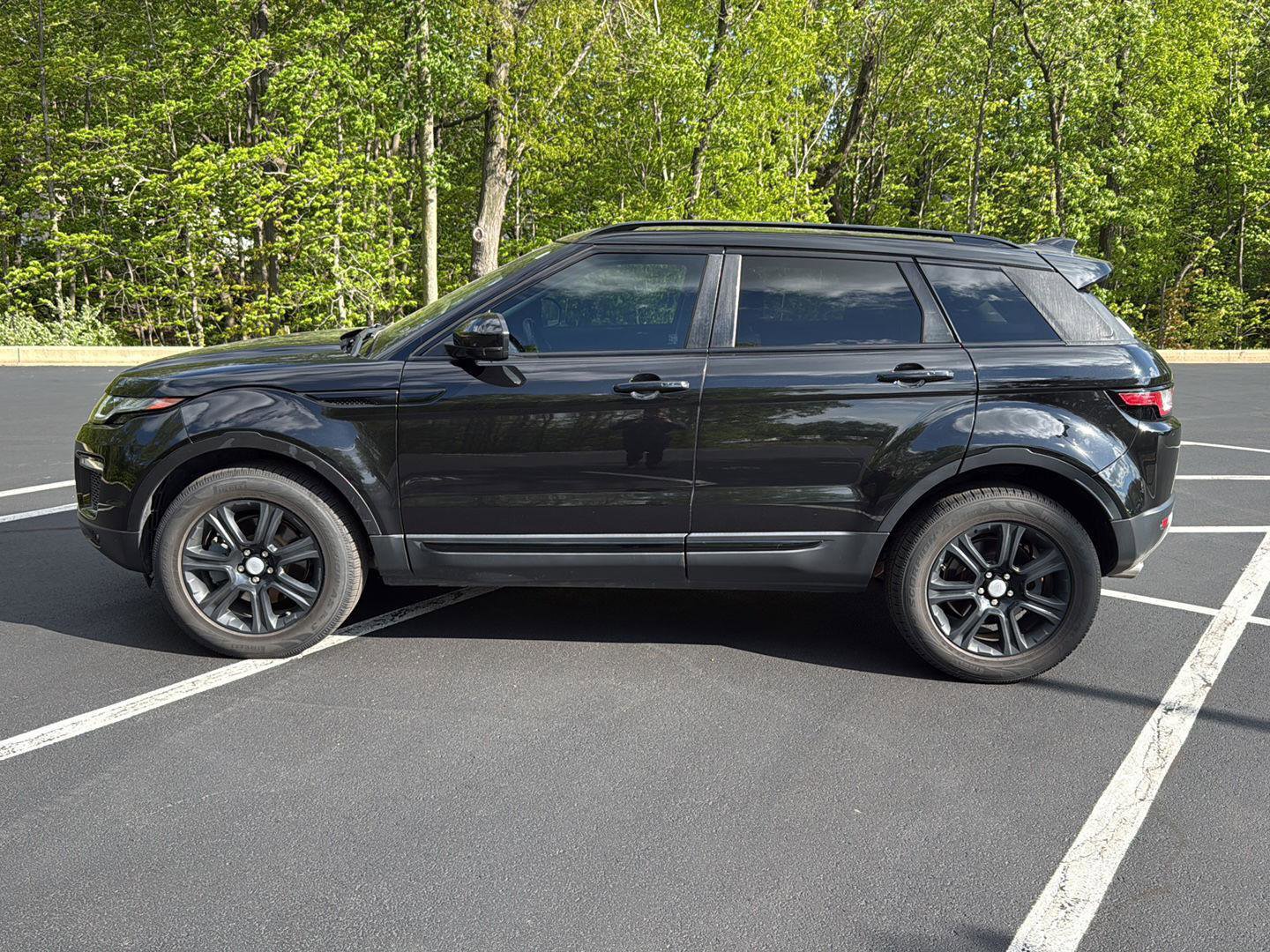 Used 2018 Land Rover Range Rover Evoque SE Premium AWD/4WD image 2