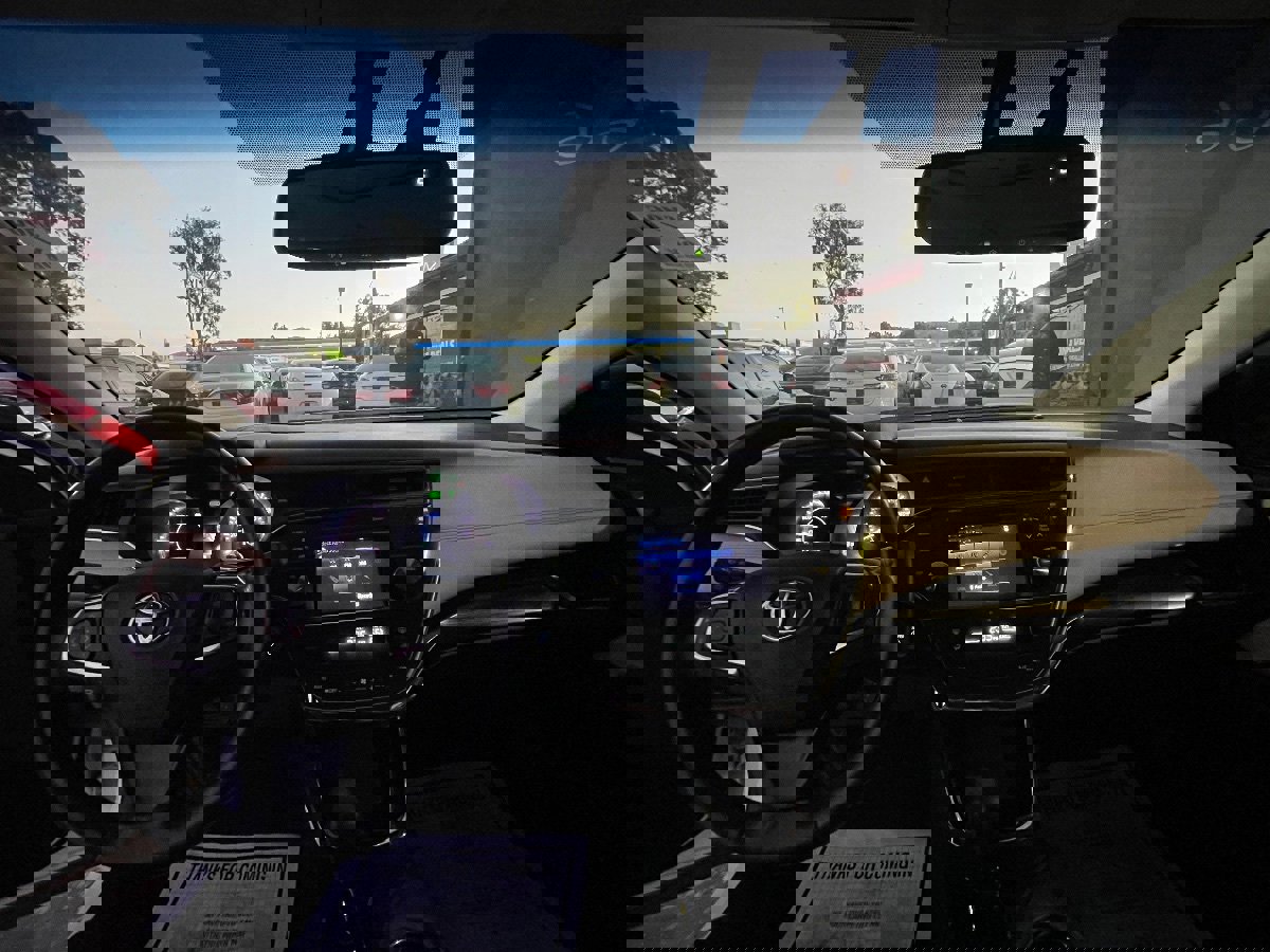 Used 2016 Toyota Avalon XLE Premium image 9