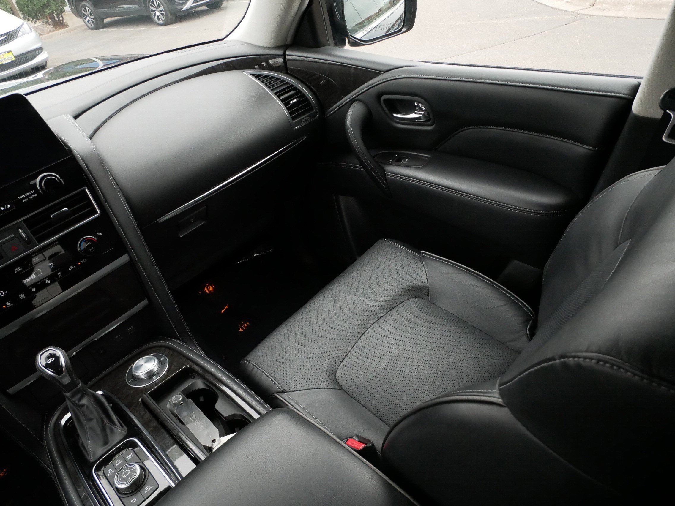 Used 2024 INFINITI QX80 Luxe image 11