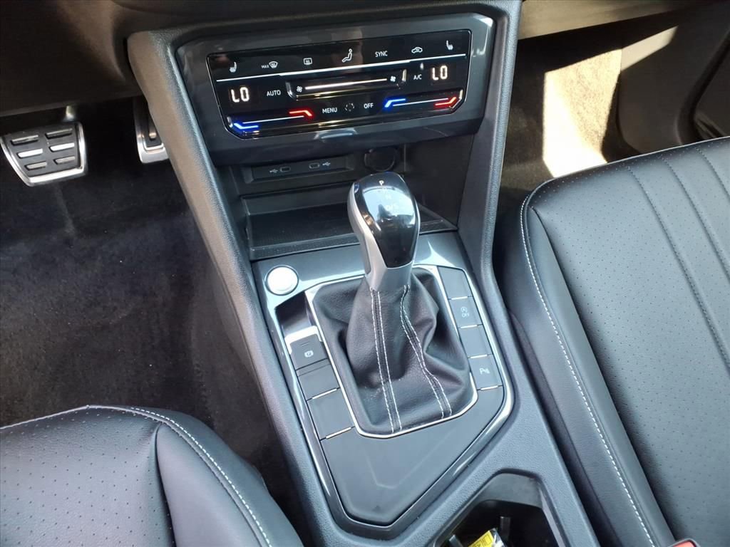 Used 2023 Volkswagen Tiguan SE R-Line FWD image 25