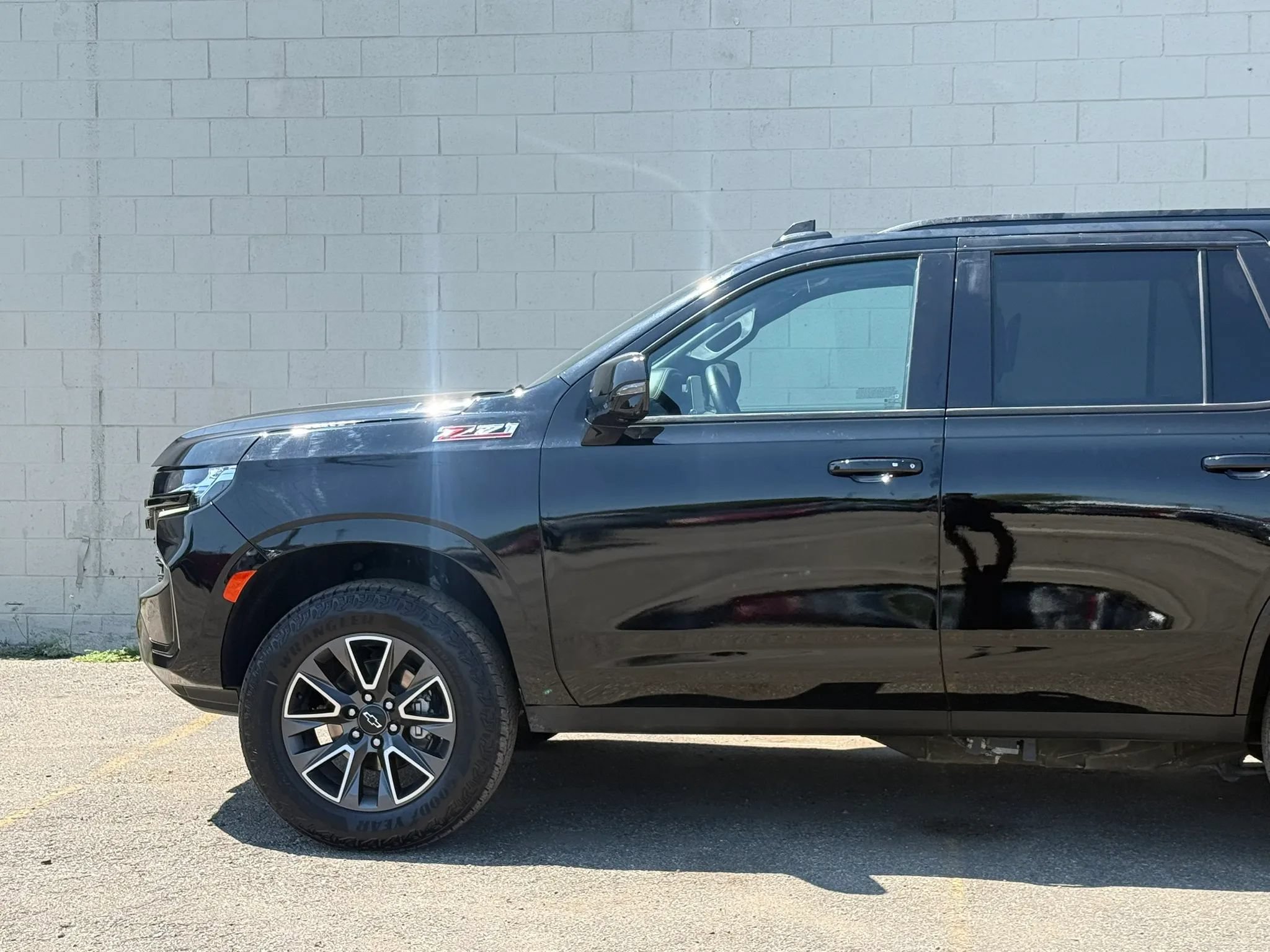 Used 2024 Chevrolet Tahoe Z71 w/ Luxury Package AWD/4WD image 4