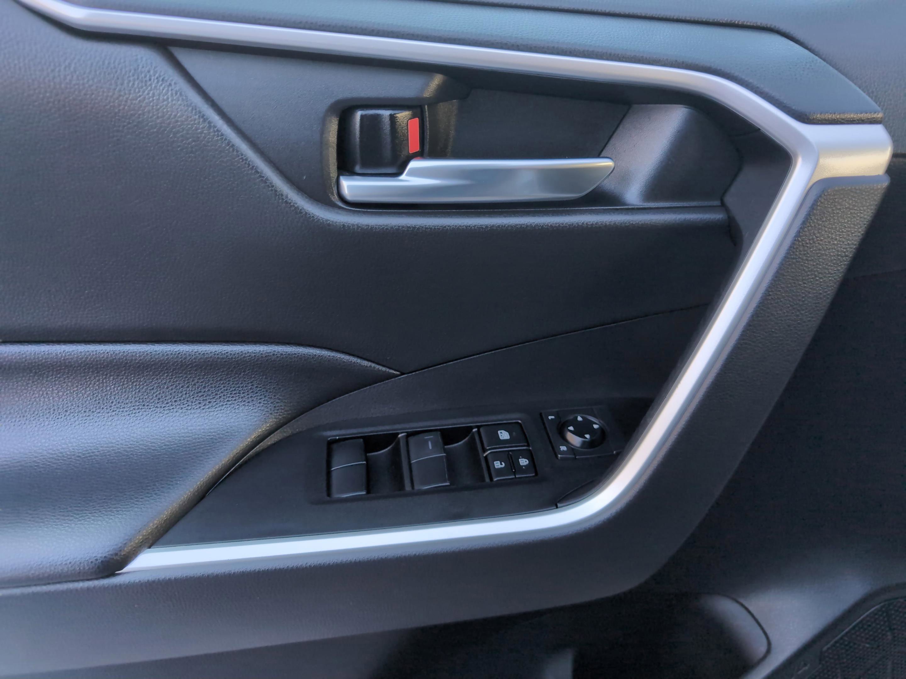 Used 2021 Toyota RAV4 XLE w/ Convenience Package AWD/4WD image 16